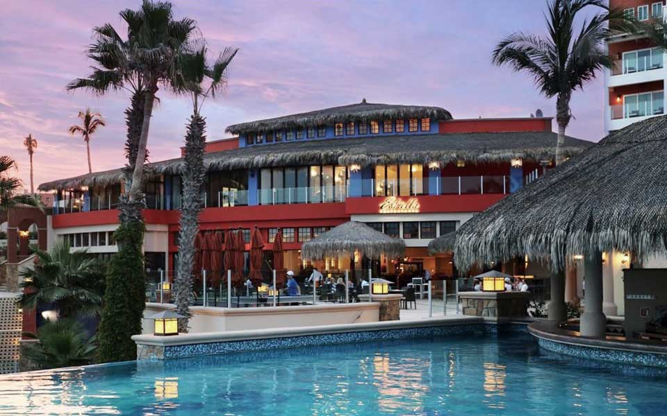 Swim up bar at Sirena Del Mar